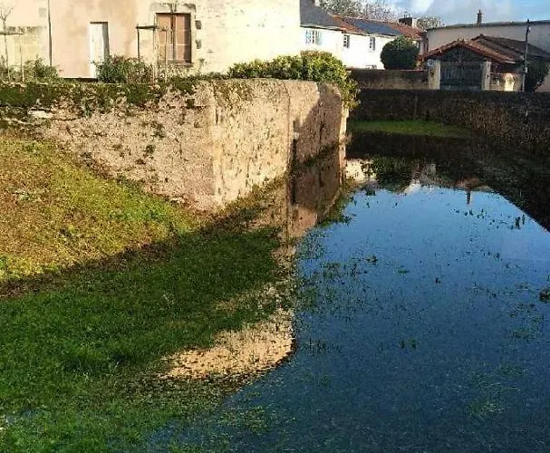 La Tour Du Logis Vakantiehuis *